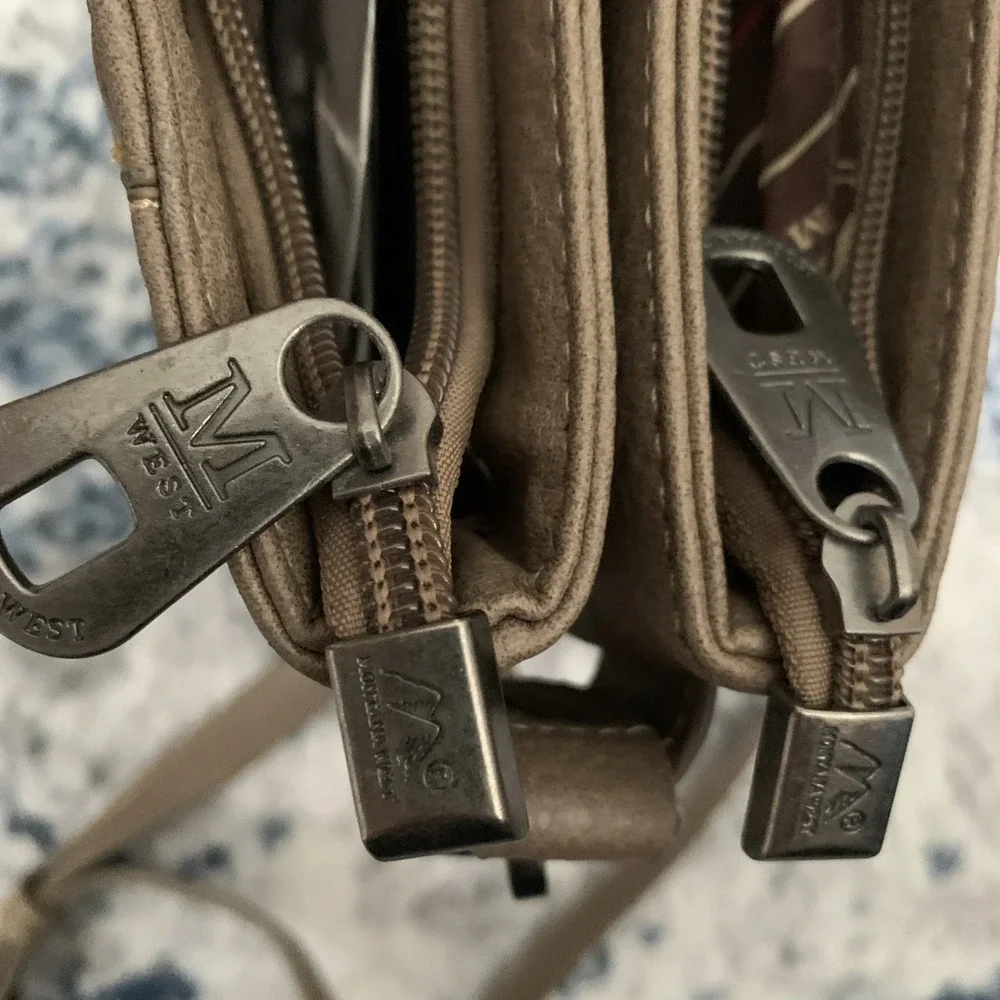 montana west concealed carry crossbody Western Tooling Rivets Vegan Leather. NWT